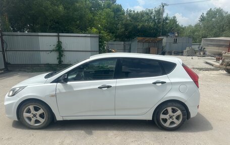 Hyundai Solaris II рестайлинг, 2013 год, 690 000 рублей, 2 фотография