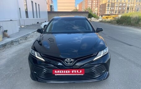 Toyota Camry, 2018 год, 2 380 000 рублей, 6 фотография