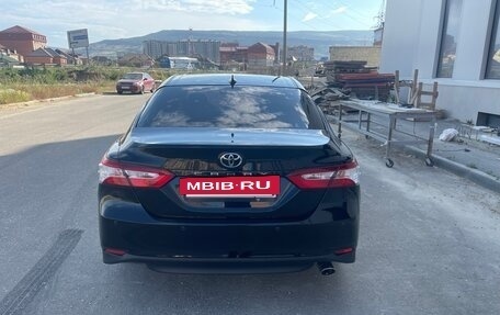 Toyota Camry, 2018 год, 2 380 000 рублей, 3 фотография