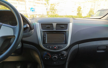 Hyundai Solaris II рестайлинг, 2016 год, 880 000 рублей, 19 фотография