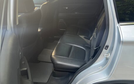 Mitsubishi Outlander III рестайлинг 3, 2014 год, 1 450 000 рублей, 8 фотография