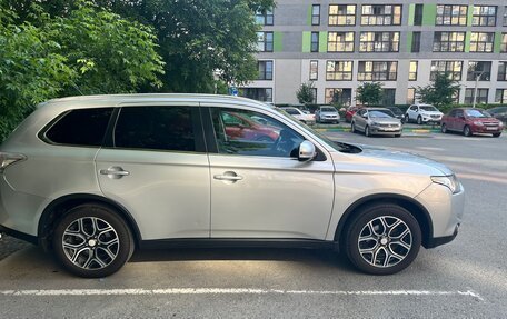 Mitsubishi Outlander III рестайлинг 3, 2014 год, 1 450 000 рублей, 4 фотография