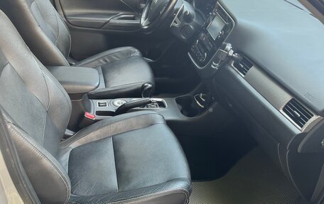 Mitsubishi Outlander III рестайлинг 3, 2014 год, 1 450 000 рублей, 12 фотография