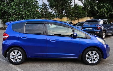 Honda Fit III, 2010 год, 830 000 рублей, 2 фотография