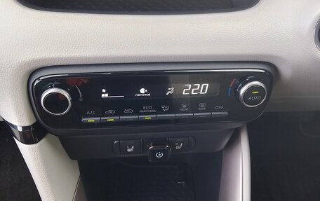 Toyota Yaris, 2021 год, 1 649 999 рублей, 13 фотография