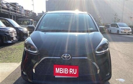 Toyota Sienta II, 2021 год, 1 200 000 рублей, 2 фотография