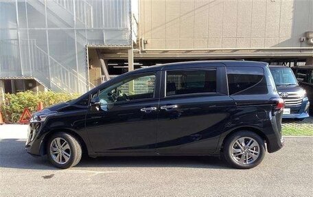 Toyota Sienta II, 2021 год, 1 200 000 рублей, 8 фотография