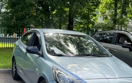 Hyundai Solaris II рестайлинг, 2011 год, 715 000 рублей, 3 фотография