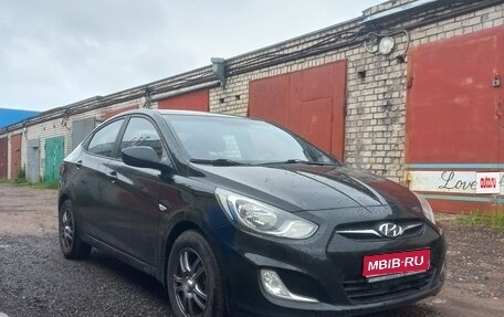 Hyundai Solaris II рестайлинг, 2012 год, 800 000 рублей, 1 фотография