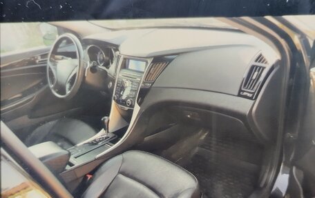 Hyundai Sonata VI, 2011 год, 870 000 рублей, 7 фотография