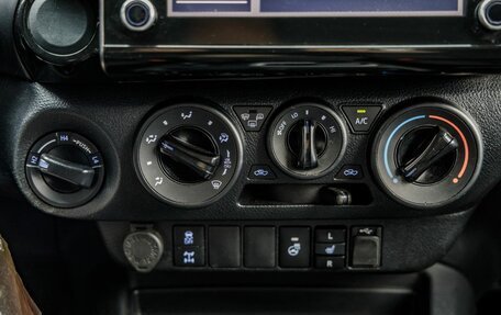 Toyota Hilux VIII, 2020 год, 4 098 000 рублей, 26 фотография