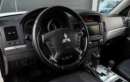 Mitsubishi Pajero IV, 2011 год, 2 590 000 рублей, 15 фотография