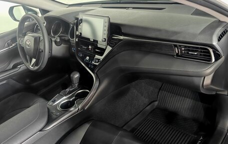 Toyota Camry, 2021 год, 3 700 000 рублей, 10 фотография