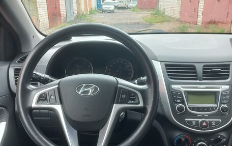 Hyundai Solaris II рестайлинг, 2012 год, 800 000 рублей, 4 фотография