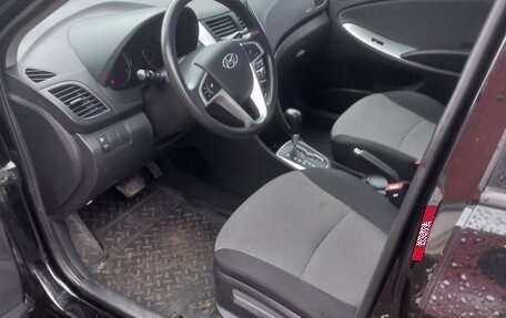 Hyundai Solaris II рестайлинг, 2012 год, 800 000 рублей, 3 фотография