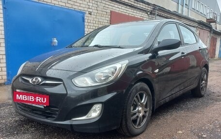 Hyundai Solaris II рестайлинг, 2012 год, 800 000 рублей, 2 фотография