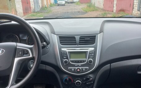 Hyundai Solaris II рестайлинг, 2012 год, 800 000 рублей, 5 фотография
