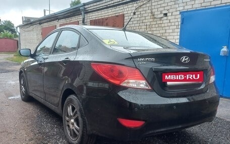 Hyundai Solaris II рестайлинг, 2012 год, 800 000 рублей, 7 фотография