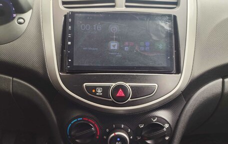 Hyundai Solaris II рестайлинг, 2013 год, 535 000 рублей, 18 фотография