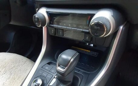 Toyota RAV4, 2020 год, 4 600 000 рублей, 12 фотография