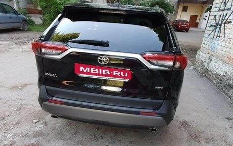 Toyota RAV4, 2020 год, 4 600 000 рублей, 4 фотография