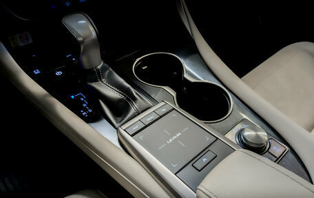 Lexus RX IV рестайлинг, 2021 год, 4 900 000 рублей, 30 фотография