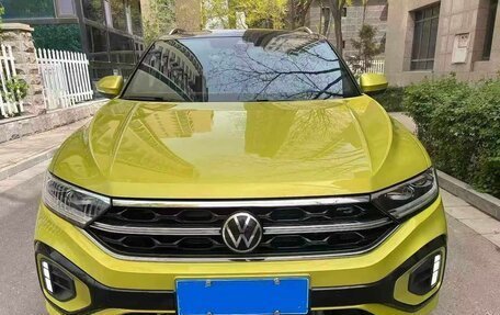 Volkswagen T-Roc I, 2022 год, 1 945 000 рублей, 2 фотография