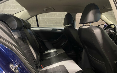 Volkswagen Jetta VI, 2011 год, 950 000 рублей, 11 фотография