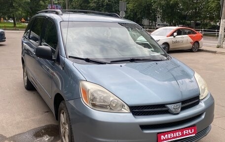 Toyota Sienna II рестайлинг, 2005 год, 1 020 000 рублей, 1 фотография