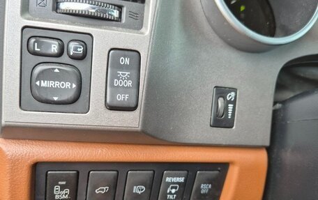 Toyota Sequoia II рестайлинг, 2012 год, 2 490 000 рублей, 13 фотография