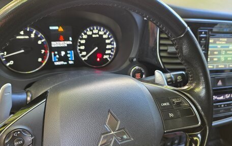 Mitsubishi Outlander III рестайлинг 3, 2017 год, 1 980 000 рублей, 9 фотография