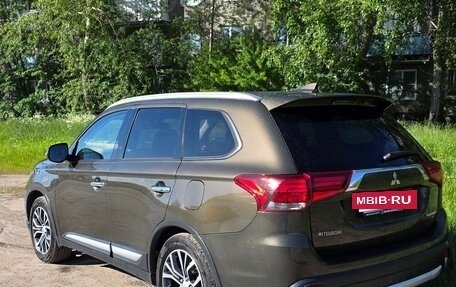 Mitsubishi Outlander III рестайлинг 3, 2017 год, 1 980 000 рублей, 3 фотография