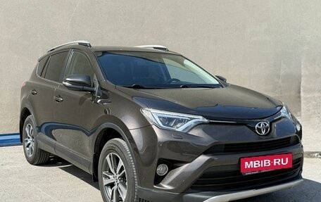 Toyota RAV4, 2019 год, 2 350 000 рублей, 3 фотография