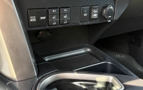Toyota RAV4, 2019 год, 2 350 000 рублей, 20 фотография
