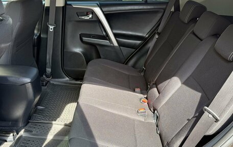 Toyota RAV4, 2019 год, 2 350 000 рублей, 24 фотография