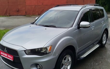 Mitsubishi Outlander III рестайлинг 3, 2011 год, 1 350 000 рублей, 2 фотография