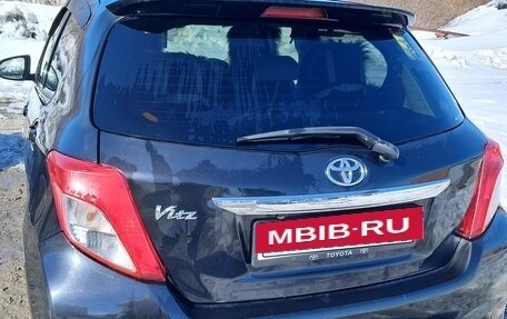 Toyota Vitz, 2013 год, 950 000 рублей, 2 фотография