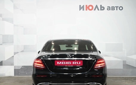 Mercedes-Benz E-Класс, 2019 год, 3 950 000 рублей, 5 фотография
