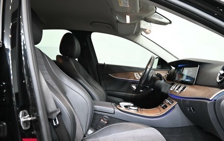 Mercedes-Benz E-Класс, 2019 год, 3 950 000 рублей, 10 фотография