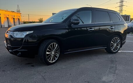 Mitsubishi Outlander III рестайлинг 3, 2013 год, 1 730 000 рублей, 4 фотография