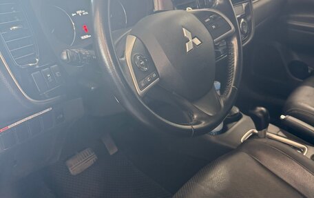 Mitsubishi Outlander III рестайлинг 3, 2013 год, 1 730 000 рублей, 6 фотография