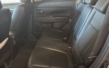 Mitsubishi Outlander III рестайлинг 3, 2013 год, 1 730 000 рублей, 8 фотография