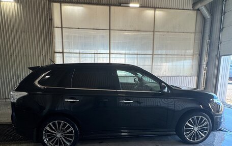 Mitsubishi Outlander III рестайлинг 3, 2013 год, 1 730 000 рублей, 10 фотография