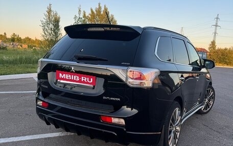 Mitsubishi Outlander III рестайлинг 3, 2013 год, 1 730 000 рублей, 3 фотография