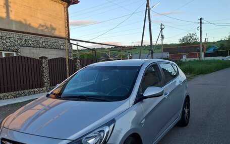 Hyundai Solaris II рестайлинг, 2012 год, 840 000 рублей, 1 фотография