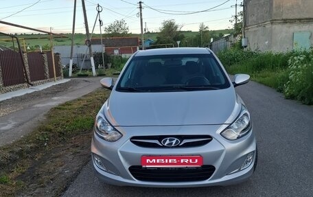 Hyundai Solaris II рестайлинг, 2012 год, 840 000 рублей, 2 фотография