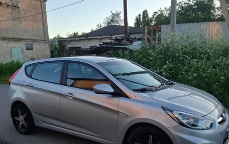 Hyundai Solaris II рестайлинг, 2012 год, 840 000 рублей, 3 фотография