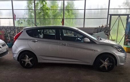 Hyundai Solaris II рестайлинг, 2012 год, 840 000 рублей, 6 фотография