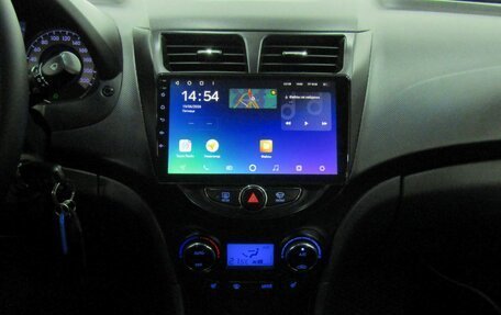 Hyundai Solaris II рестайлинг, 2012 год, 689 000 рублей, 19 фотография