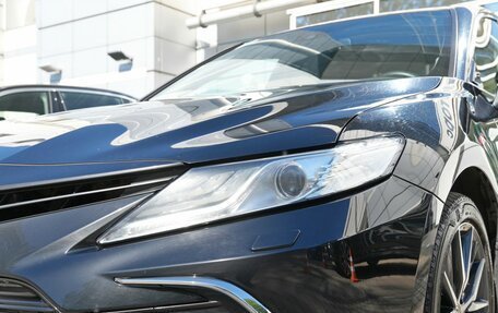 Toyota Camry, 2021 год, 3 190 000 рублей, 2 фотография